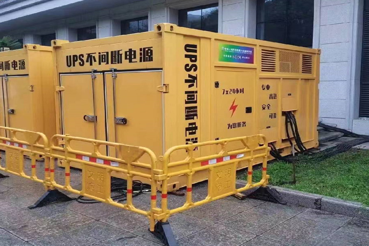 富宁发电机租赁施工现场